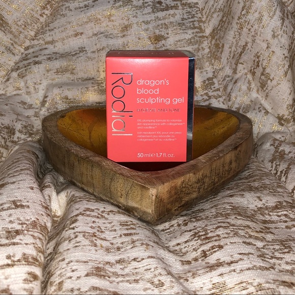 RODIAL Dragons Blood Sculpting Gel- Hydrate + Tone - Picture 2 of 7